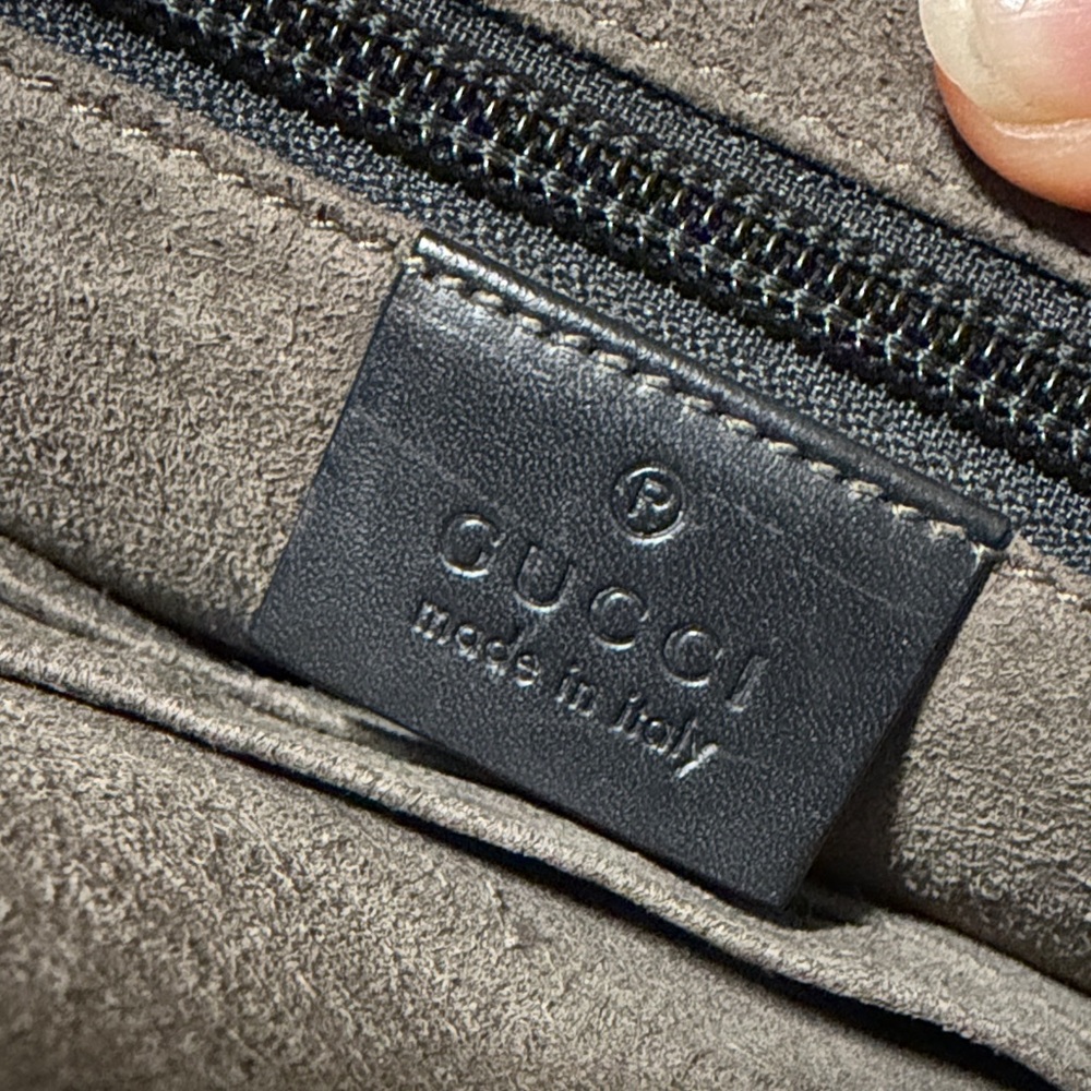 Gucci Black Embossed GG Leather Messenger Bag - Picture 2 of 2